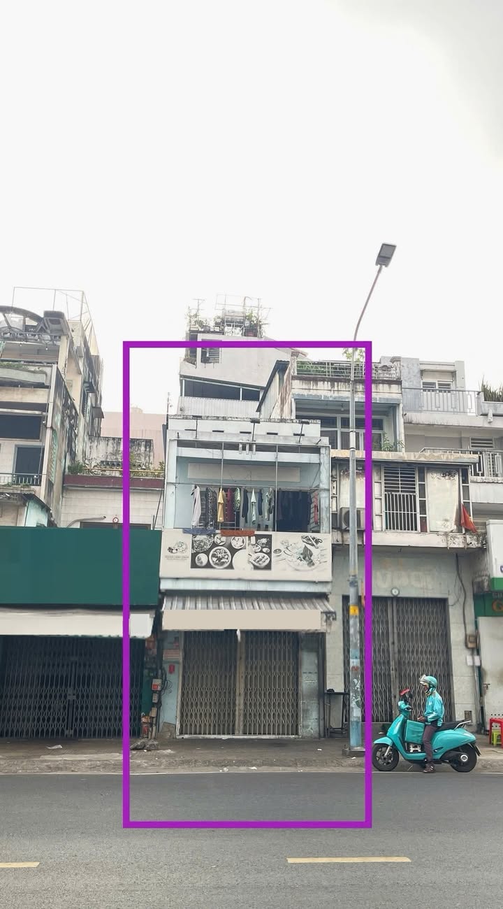 Nhà mặt tiền Lạc Long Quân, Quận 11, 59m² giá 23 triệu - Kinh doanh sầm uất!