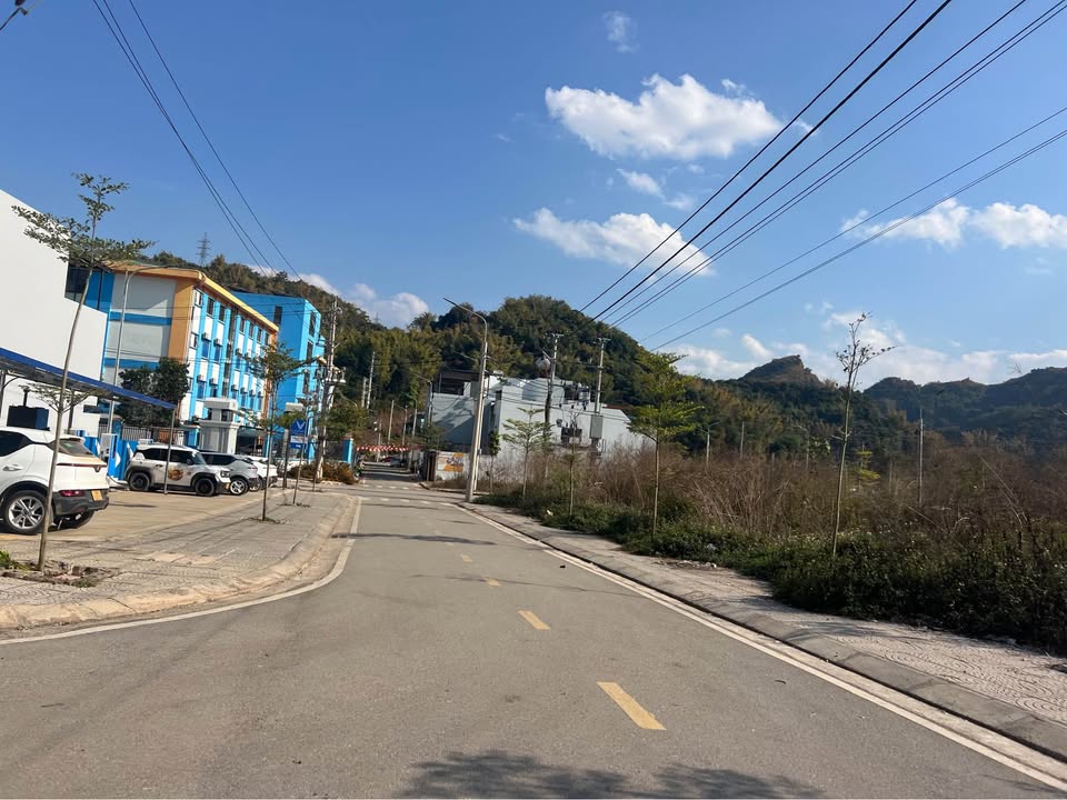 Đất nền Phường Bình Minh, Mộc Châu 100m² giá 1 tỷ - Sổ đỏ chính chủ, khu đông dân cư!