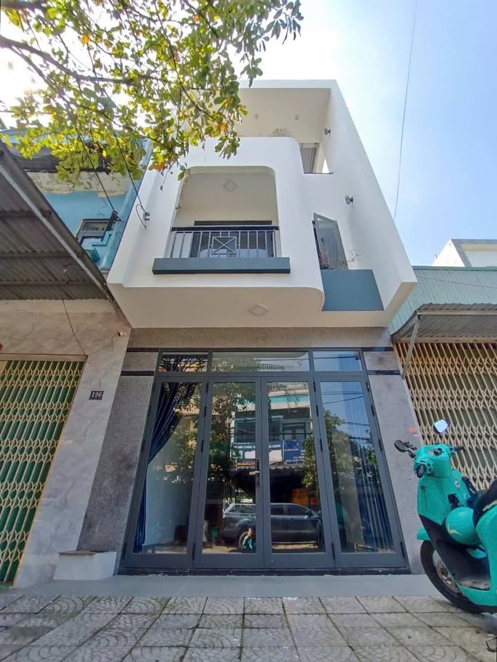 Nhà 3 tầng Đường Lê Thạch, Đà Nẵng 87.7m² giá 7.3 tỷ - Full nội thất sang trọng!