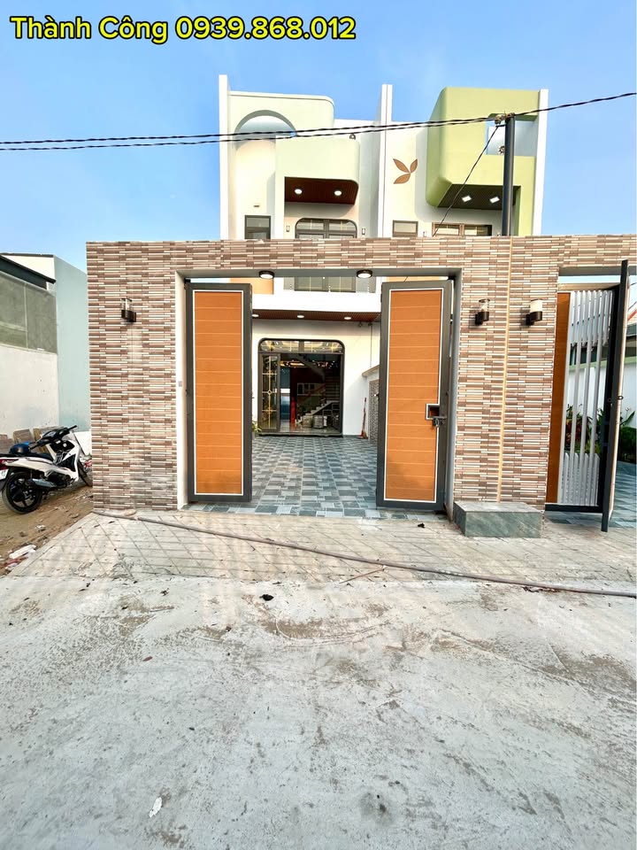 Nhà phố hiện đại tại xã Long Trạch, huyện Cần Đước, 139m² giá 3.05 tỷ - Dọn vào ở ngay!