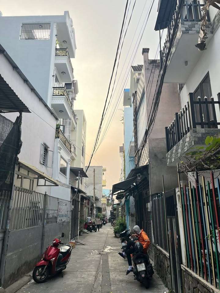 Nhà phố 67m² tại Nguyễn Sơn, Tân Phú - Giá chỉ 4.4 tỷ, sẵn sàng vào ở!