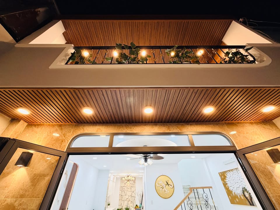 Nhà phố Gò Vấp 72m² giá 5.9 tỷ - Bán gấp với nội thất mới đẹp!