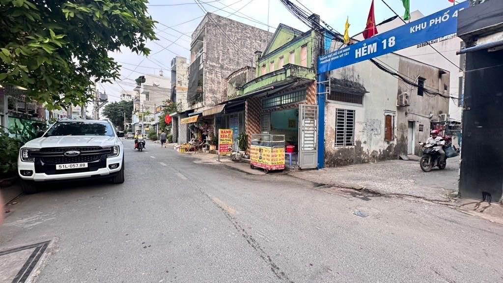 Bán nhà 3 tầng đường TCH 17, Quận 12, diện tích 103m², giá chỉ 7 tỷ - Sổ hồng chính chủ!