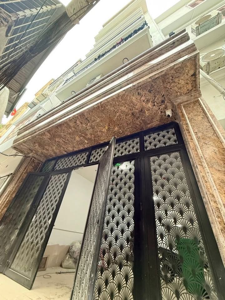 Căn hộ chung cư 9 tầng mới tại Hoàng Quốc Việt, 127m² giá 37 tỷ - Đầu tư sinh lời cao!