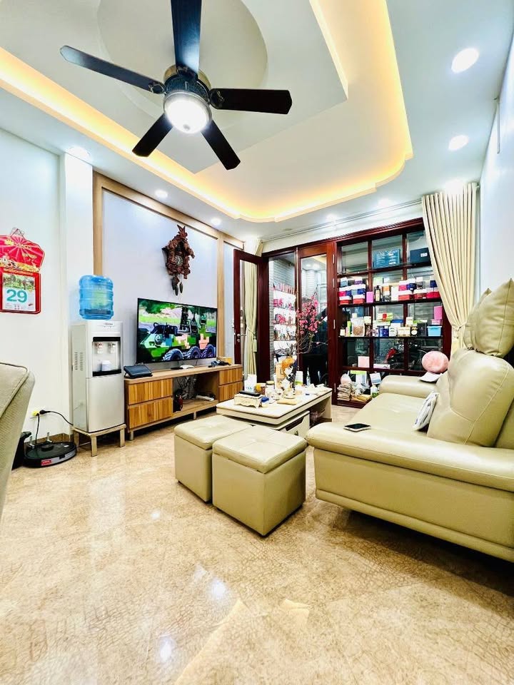 Nhà phố Tôn Đức Thắng, Đống Đa 45m² giá thỏa thuận - Lô góc, kinh doanh sầm uất!