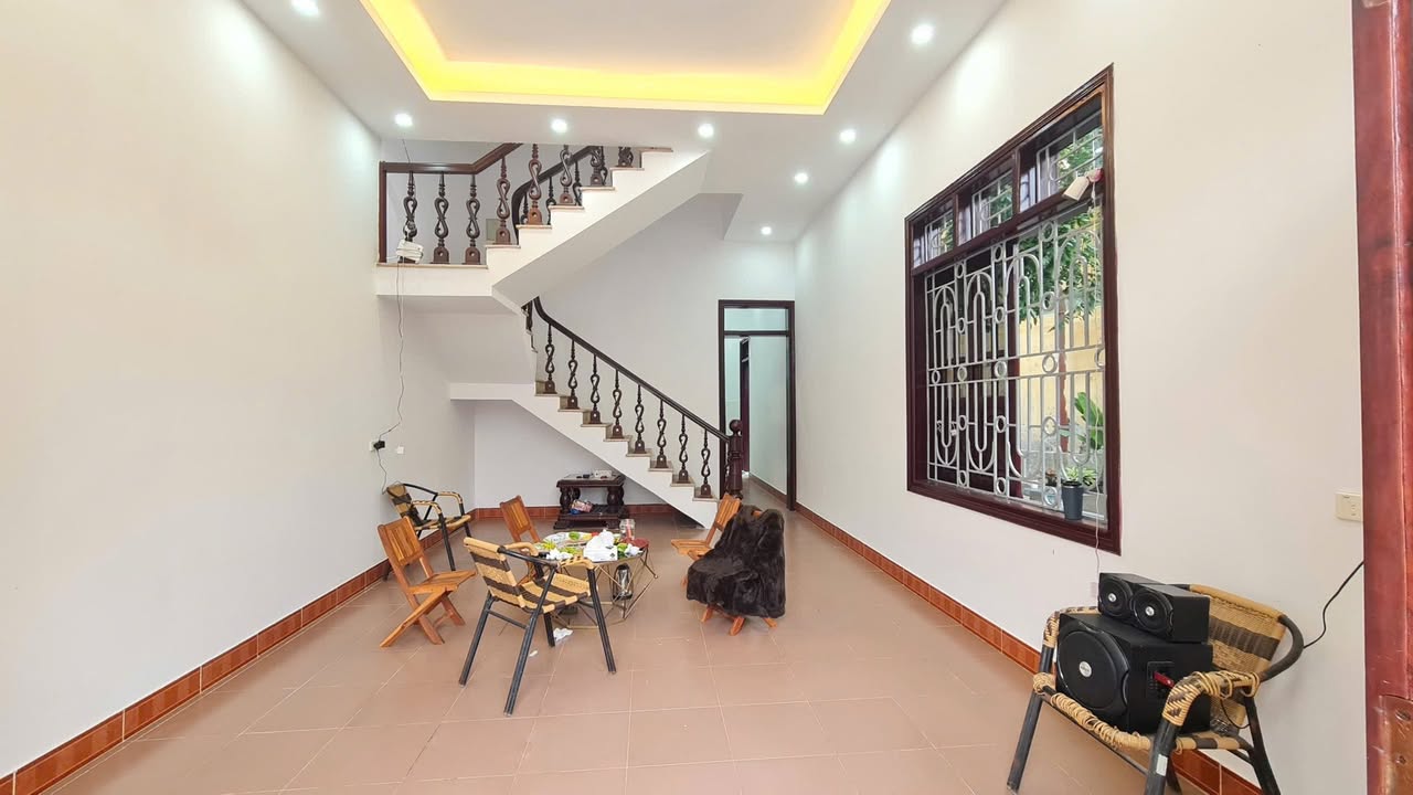 Nhà 3 tầng Phường Nông Trang, Việt Trì, 161.7m² giá 3 tỷ - Không gian sống lý tưởng!
