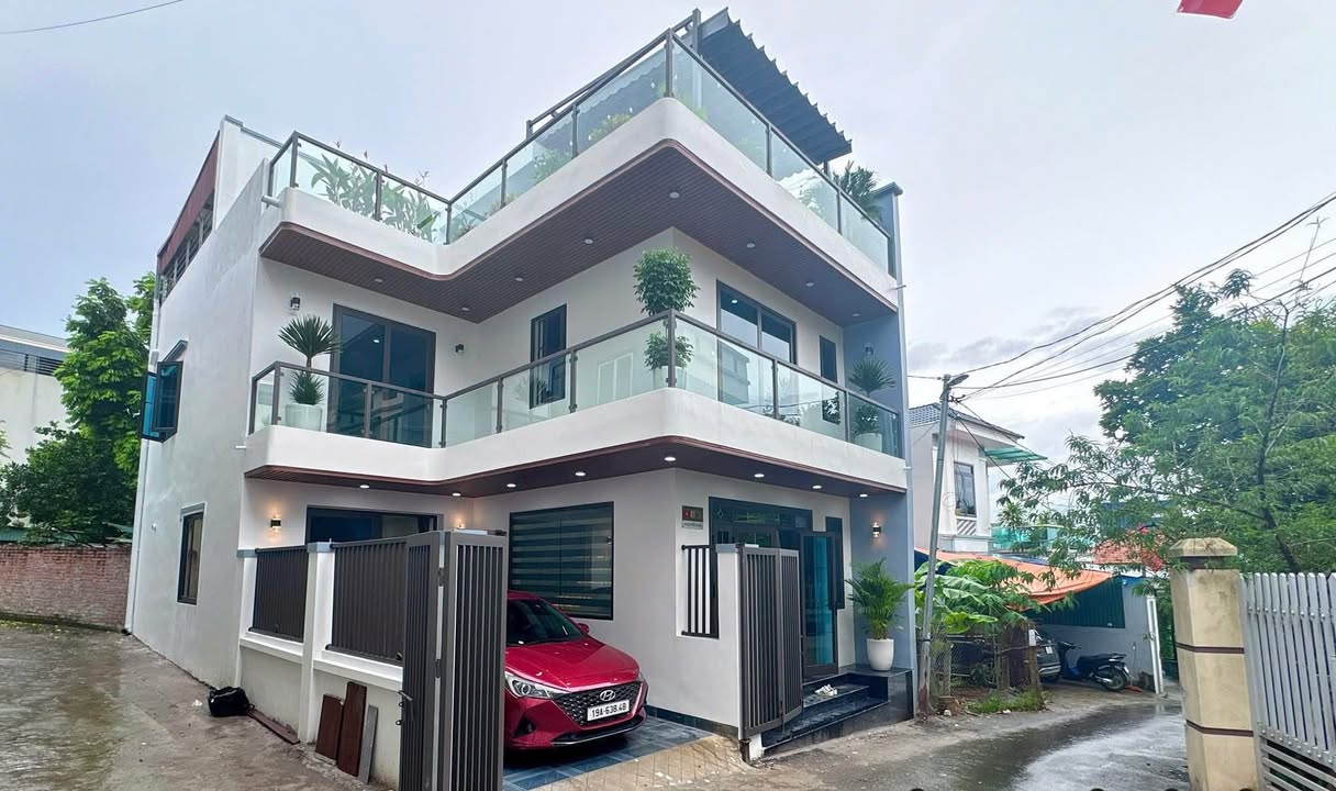 Nhà Biệt thự 3 tầng Phường Nông Trang, 100m² giá 5.7 tỷ - Hàng hiếm - Sẵn sàng ở ngay!