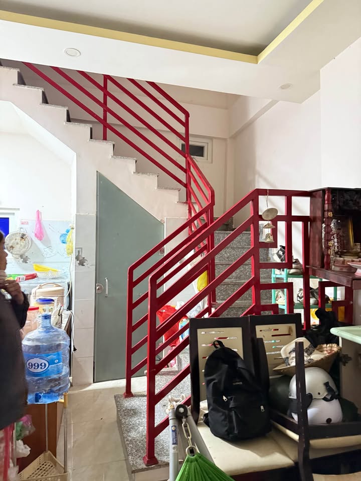 Nhà phố Đà Lạt 38m² giá 2.75 tỷ - Sổ hồng chính chủ, hai mặt tiền!