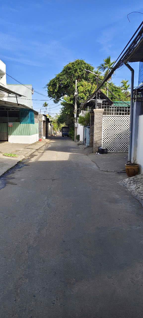 Nhà 2 tầng hẻm Trần Quý Cáp, Pleiku 80m² giá 2.1 tỷ - Chính chủ bán gấp!