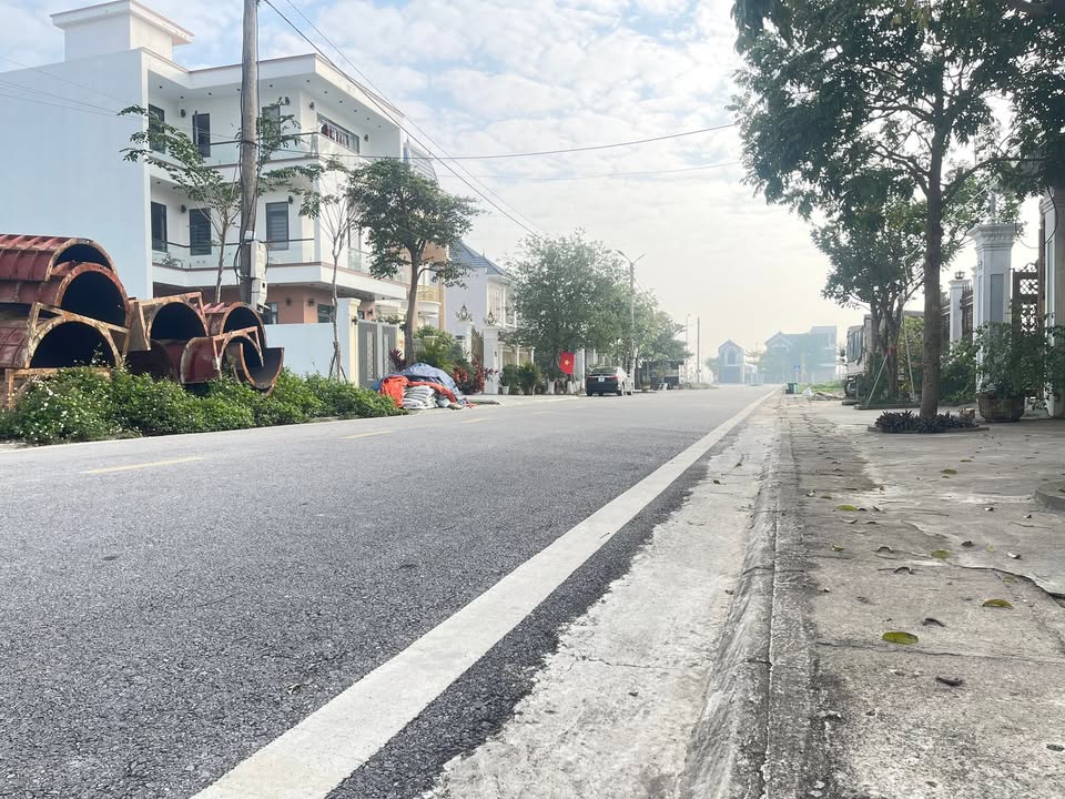 Biệt thự phố Tân Phong Quảng Xương 200m² giá 4 tỷ - Cơ hội đầu tư hấp dẫn!