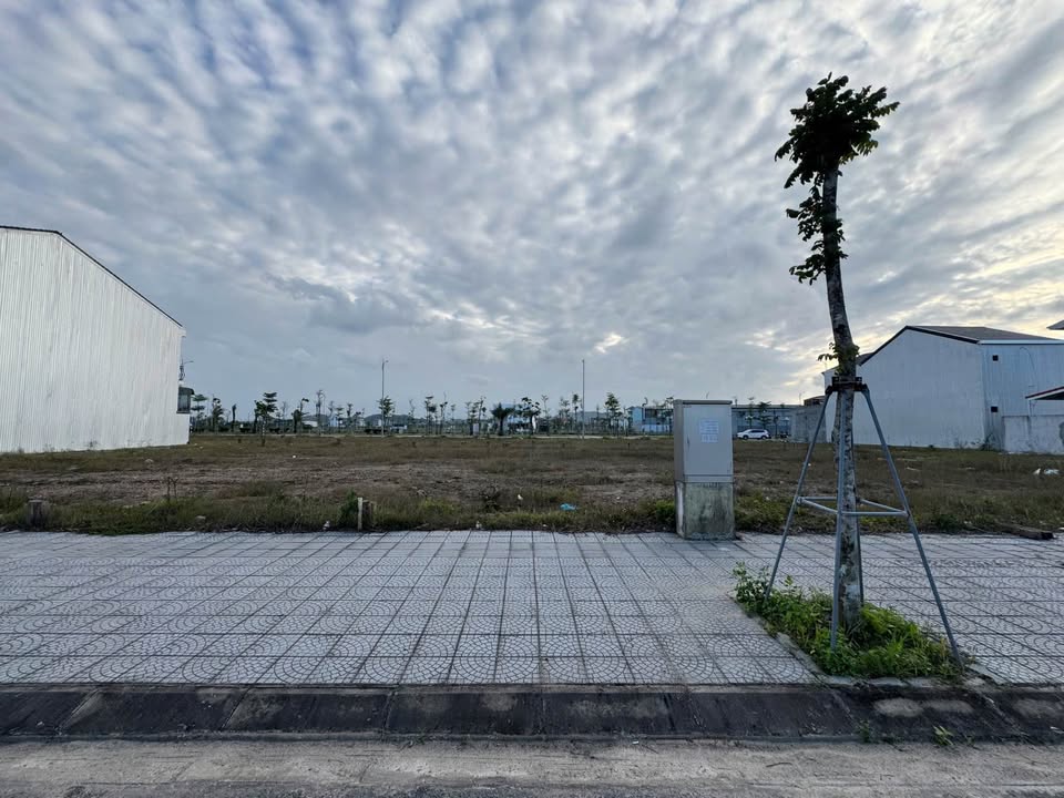 Lô đất Thủy Dương 110m² giá 3.55 tỷ - Gần trường FPT, tiện ích đầy đủ!