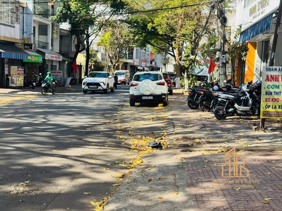 Đất tặng nhà 3 mặt tiền Nguyễn Công Trứ 100m² giá 7,5 tỷ - Vị trí đắc địa cho kinh doanh!