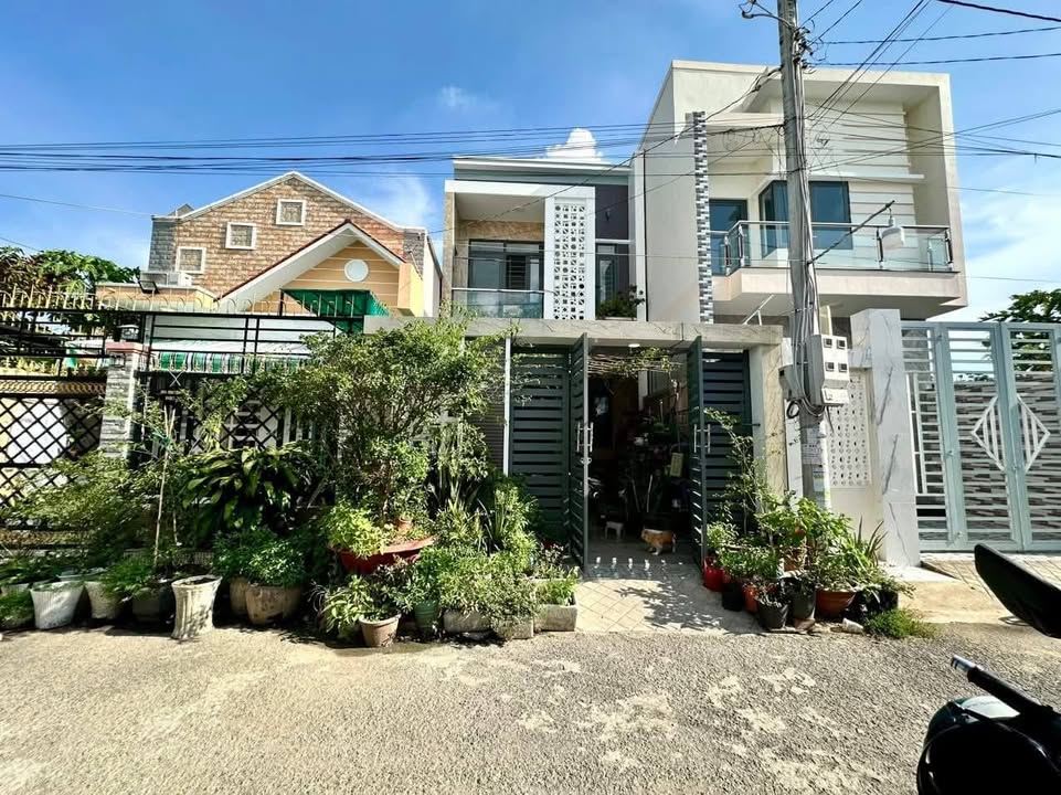 Nhà cấp 3 1 trệt 1 lầu Phường 8 Vĩnh Long 92m² - Giá chỉ 1.950 tỷ!