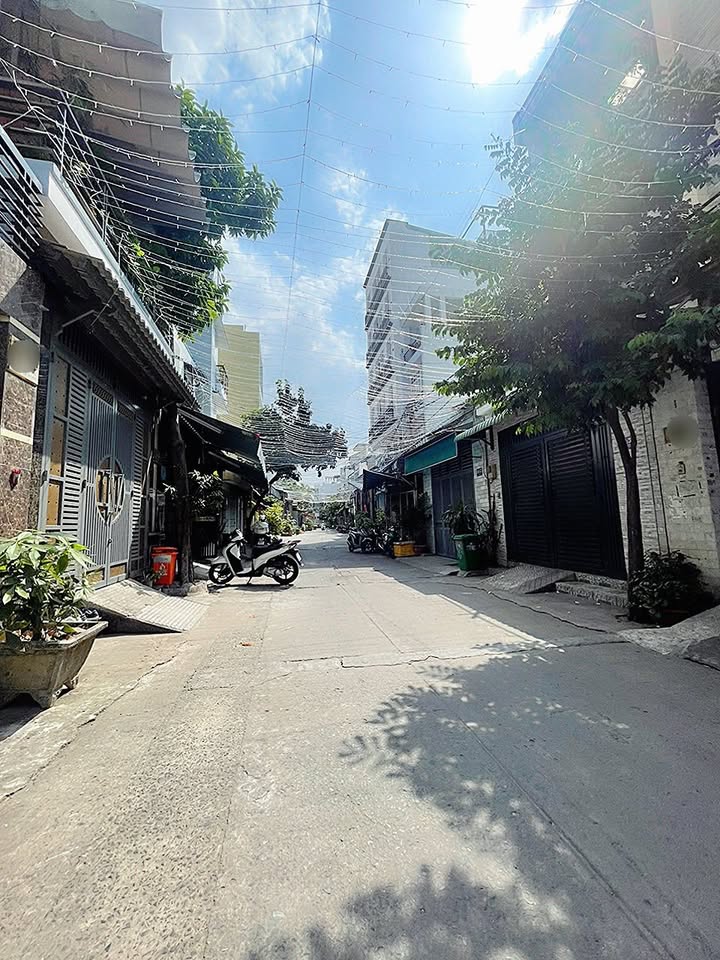 Nhà hẻm 8m, Phường Tân Quý, 84m² giá 7.7 tỷ - Vị trí đẹp gần chợ Tân Hương!