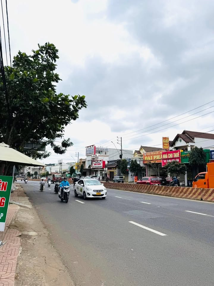 Nhà mặt tiền đường Nguyễn Văn Cừ, Buôn Ma Thuột 90m² giá 8.99 tỷ - Vị trí đẹp, dễ dàng nâng tầng!