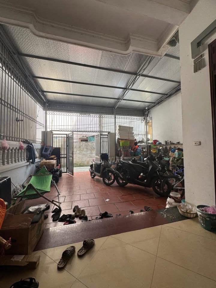 Đất tặng nhà 3 tầng Xuân La 120m² giá 22,9 tỷ - Đầu tư sinh lời lớn!