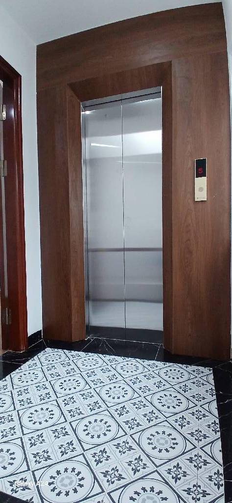 Nhà phố Vĩnh Phúc, Ba Đình 40m² giá 10.5 tỷ - Ô tô vào nhà, thang máy, sổ đỏ chính chủ!