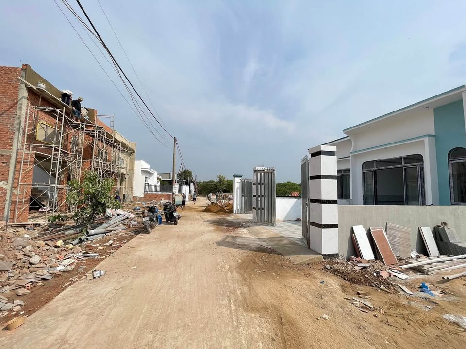 Nhà phố Trảng Bom 150m² giá 1.45 tỷ - Ô tô vào tận sân!