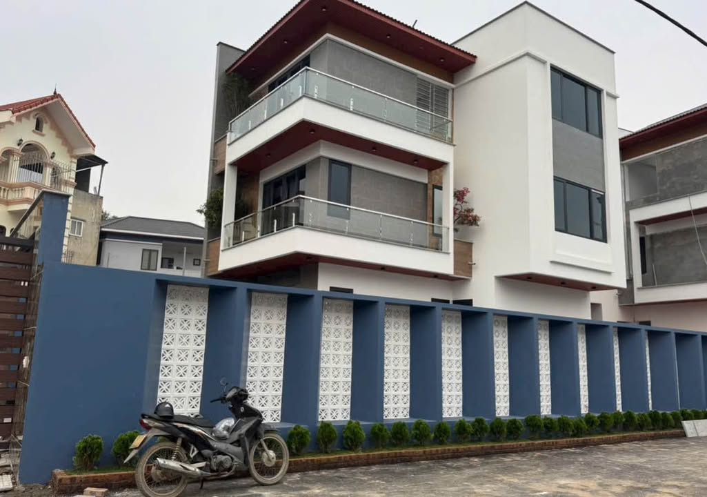 Biệt thự Townhouse 3 tầng Quang Trung Thái Nguyên 260m² - Sân vườn rộng thoáng