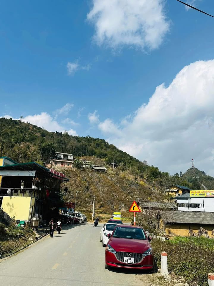 Mảnh đất Lũng Cú 374m² giá 5.x tỷ - Đầu tư sinh lời tiềm năng!