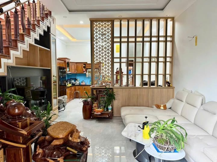 Nhà mặt tiền Trần Quý Cáp, BMT 136m² giá 5,5 tỷ - Vị trí đẹp, đường rộng