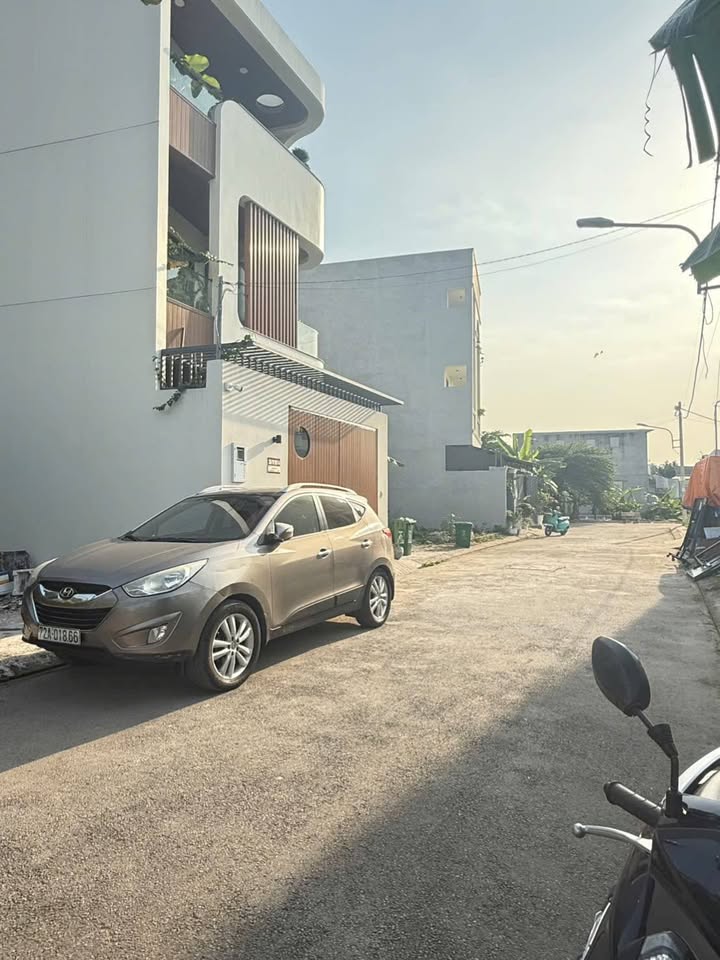 Lô Đất Kênh Ba Bò Thủ Đức 52m² giá 3.45 tỷ - Đường thông tiện ích!