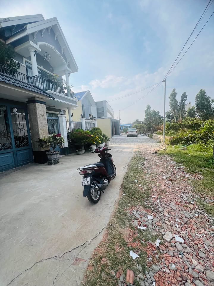 Đất nền Long Hải, 325m² giá 3.7 tỷ - Sổ hồng chính chủ, thổ cư 100%!