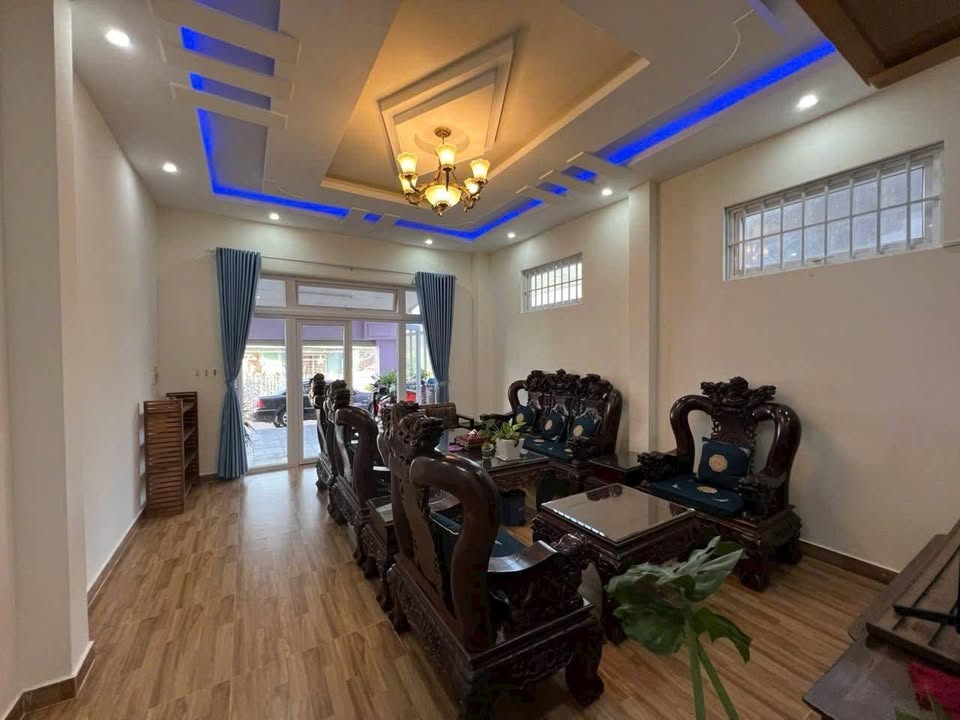 Nhà 3 Mặt Tiền Phường 11 Đà Lạt 92m² giá 6.1 tỷ - Đầu tư sinh lời