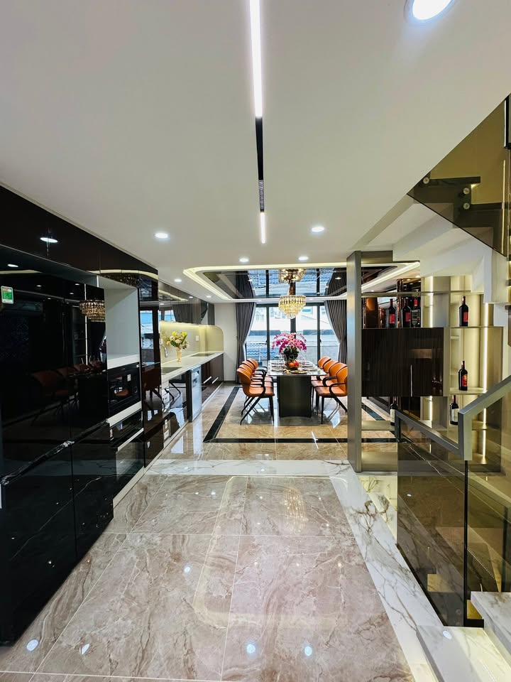 Townhouse mới xây Gò Vấp 81m² giá 13.9 tỷ - Đầy đủ nội thất và thang máy!