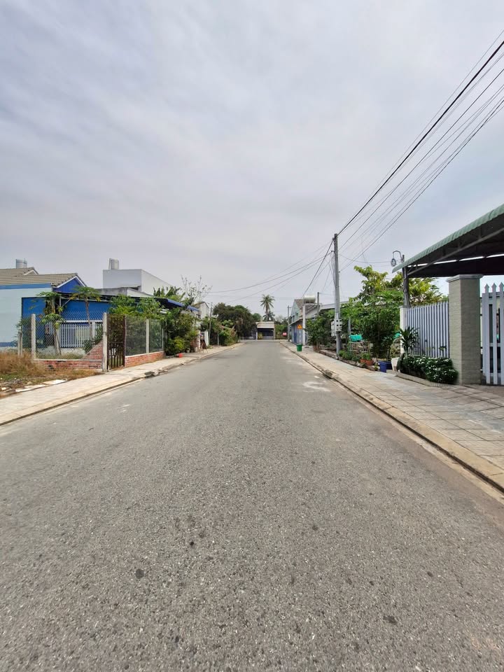 Đất nền Phường Hiệp Ninh, TP Tây Ninh 210m² giá 2.1 tỷ - Vị trí đẹp, giao thông thuận lợi!