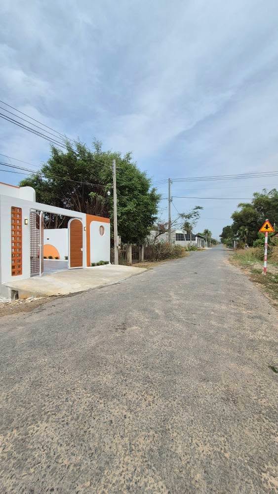 Nhà phố Chữ L mới hoàn thiện tại Khu phố Trường An, Tây Ninh - Giá chỉ 1.95 tỷ!