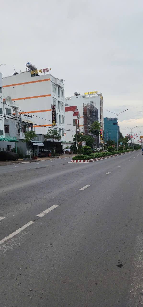 Nhà mặt tiền góc Công viên Sadec, Phường 2, 107.5m² - Giá chỉ 3 tỷ!