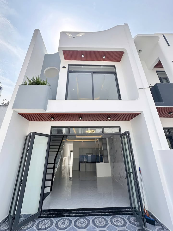 Nhà lầu Tân Bình, 85m² giá 2.25 tỷ - Sổ hồng riêng, thổ cư 100%