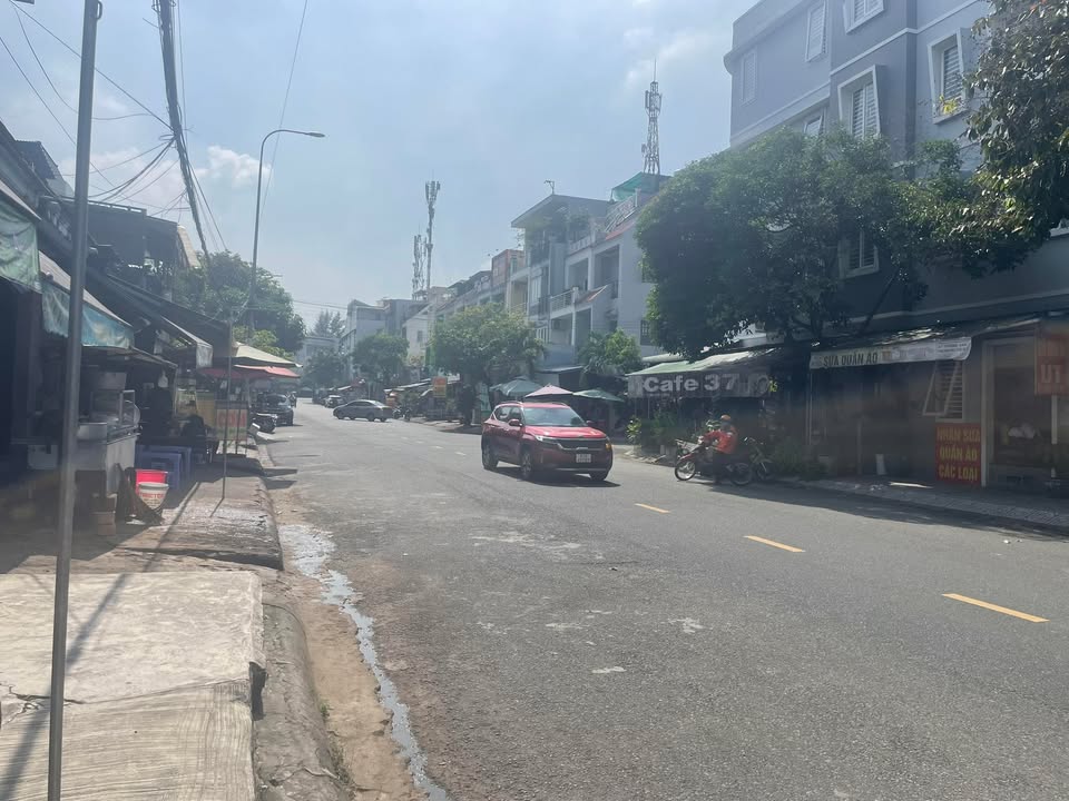 Nhà riêng đường 449 Lê Văn Việt, Thủ Đức 61m² giá 5.85 tỷ - Chính chủ bán gấp!