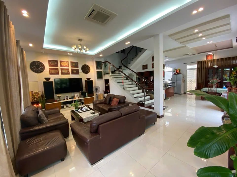 Villa Mỹ Thái, Phường Tân Phú, Quận 7 - 180m² - Hướng Đông Nam, Căn Góc Công Viên Sang Trọng!