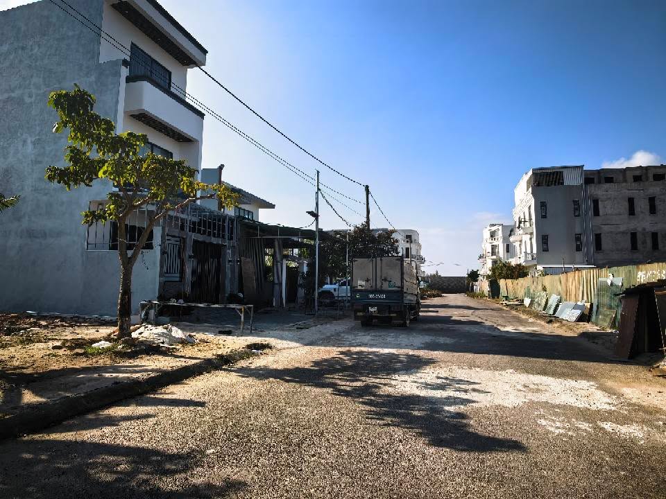 Đất nền Phường Quảng Phú 100m² giá 2 tỷ - Vị trí đắc địa gần Quốc lộ 47!