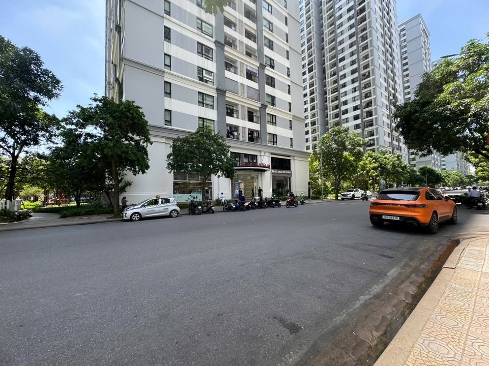 Shophouse T2 - Timescity 124m² giá 2x tỷ - Lô góc đắc địa