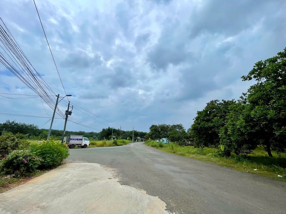 Nhà phố Tân Phước, Đồng Phú 560m² giá 1.5 tỷ - Sân vườn rộng rãi, chính chủ!