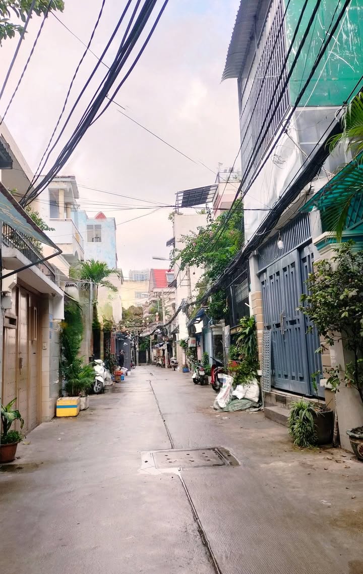 Nhà phố 3 tầng Hẻm 4m Tân Thuận Tây 43m² giá 4 tỷ - Sẵn sàng vào ở ngay!