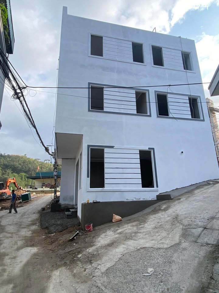 Nhà 3 tầng ngõ 20 Nguyễn Văn Cừ, Hạ Long 50m² giá 3.25 tỷ - Căn góc 2 mặt tiền