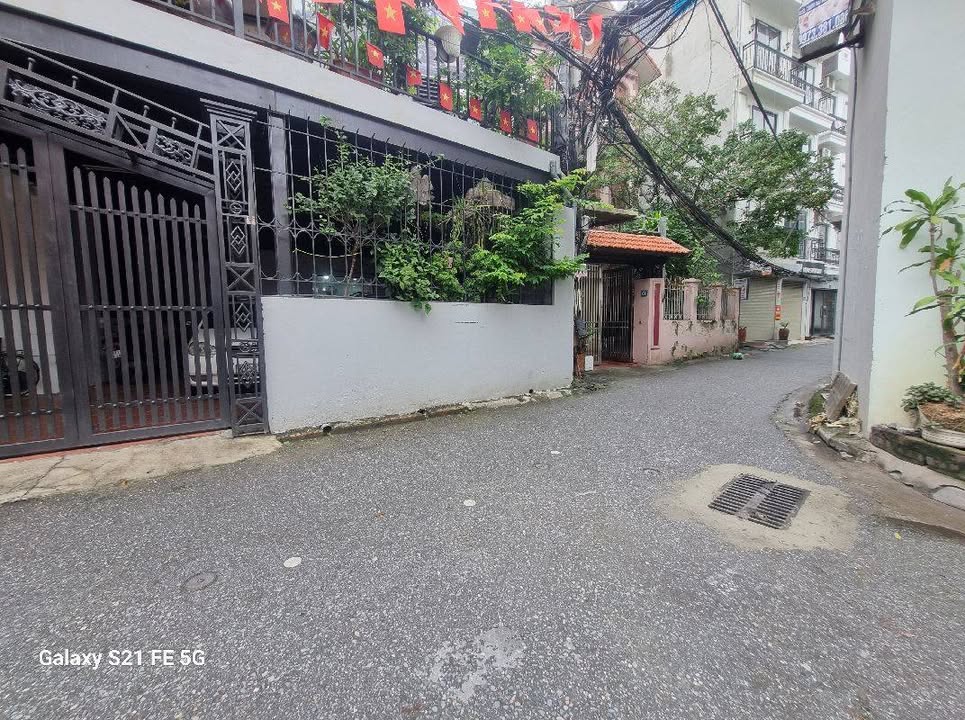 Nhà lô góc Nguyễn Văn Linh 33m² giá 7 tỷ - Ô tô vào tận nhà, full nội thất!