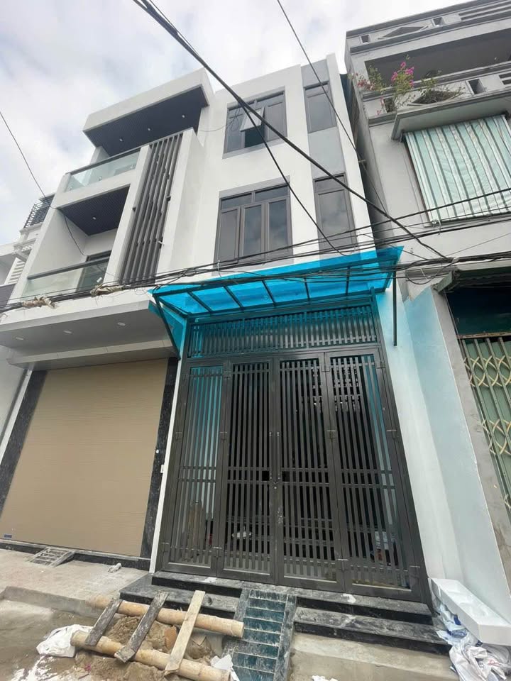 Nhà 3 tầng tại Phường Đông Sơn, 43m² giá 2 tỷ - Sẵn sàng vào ở ngay!