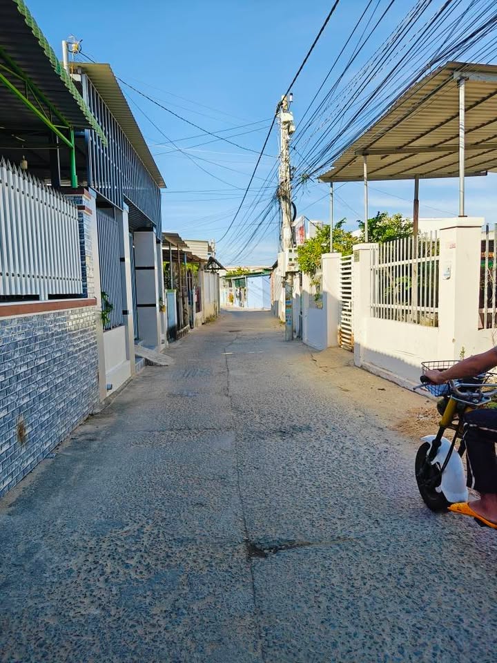 Nhà bán gấp tại phường Mỹ Hải, 135m² - Khu dân trí cao!