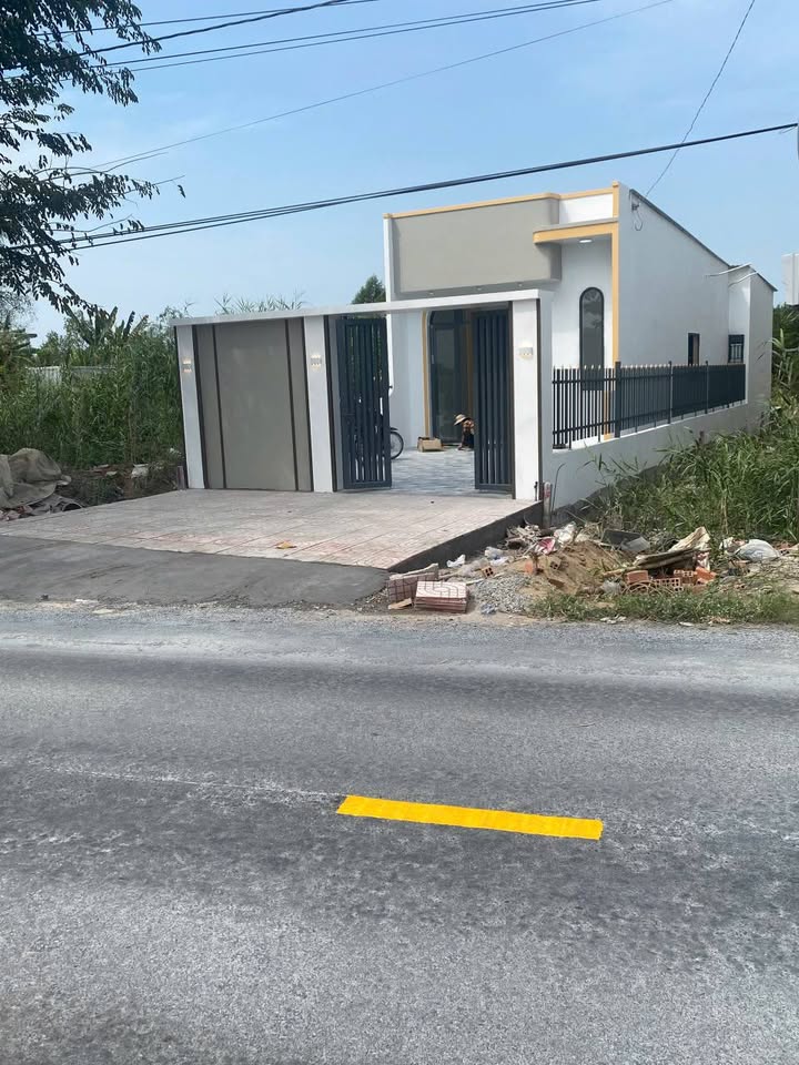 Nhà xây dựng mới Xã Mỹ Thuận 215m² giá 1.35 tỷ - Sổ hồng chính chủ sẵn sàng giao dịch!