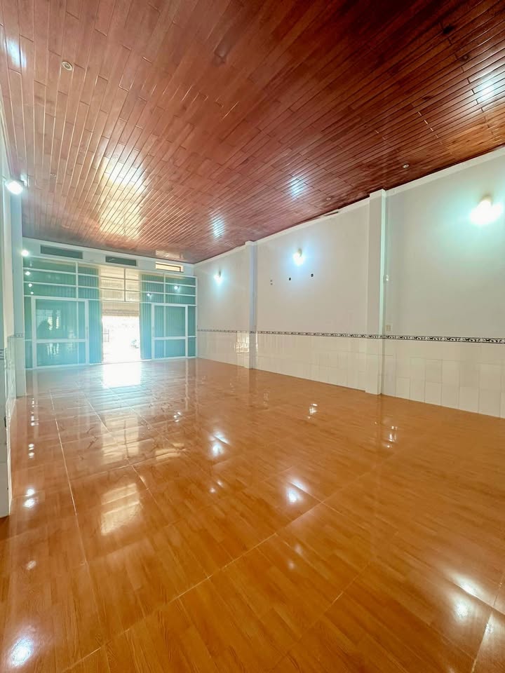 Nhà mặt tiền Ngãi Chánh 4, Nhơn Hậu 180m² giá 2 tỷ - Sẵn sàng bán gấp!