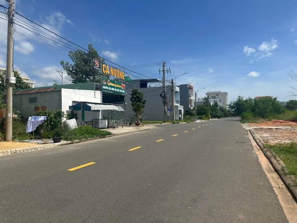 Bán gấp FrontHouse 370m² mặt tiền nhựa tại Phan Thiết - Sổ hồng riêng, giá chỉ 13.5 tỷ!