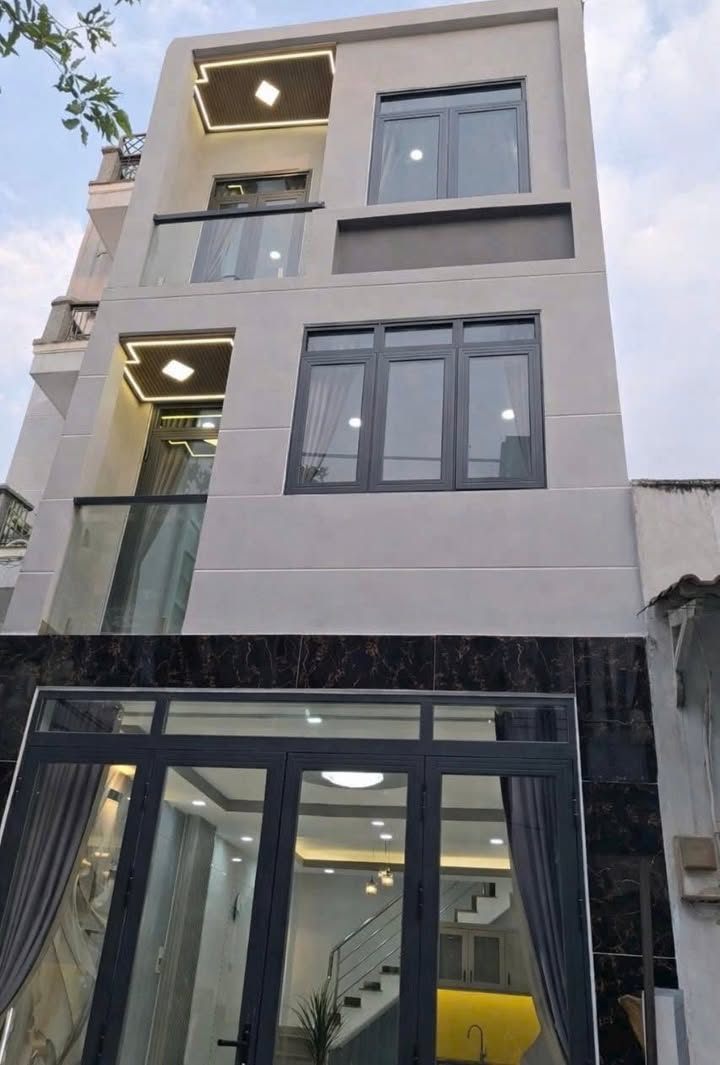 Nhà phố Tân Phú 96m² giá 3.9 tỷ - Nơi lý tưởng để ở và kinh doanh!