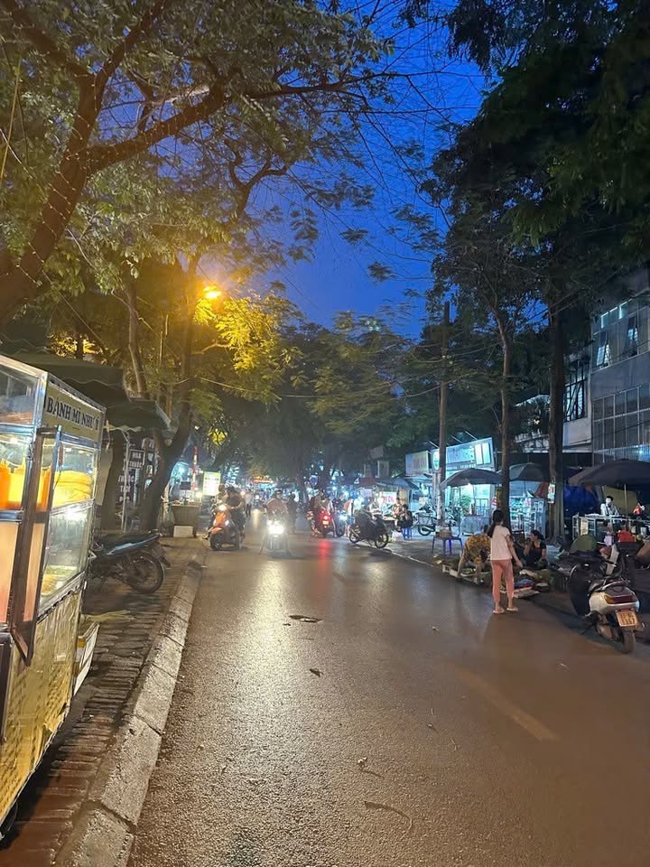 Nhà mặt phố Đức Thắng 249m² giá 25 tỷ - Kinh doanh đỉnh cao!