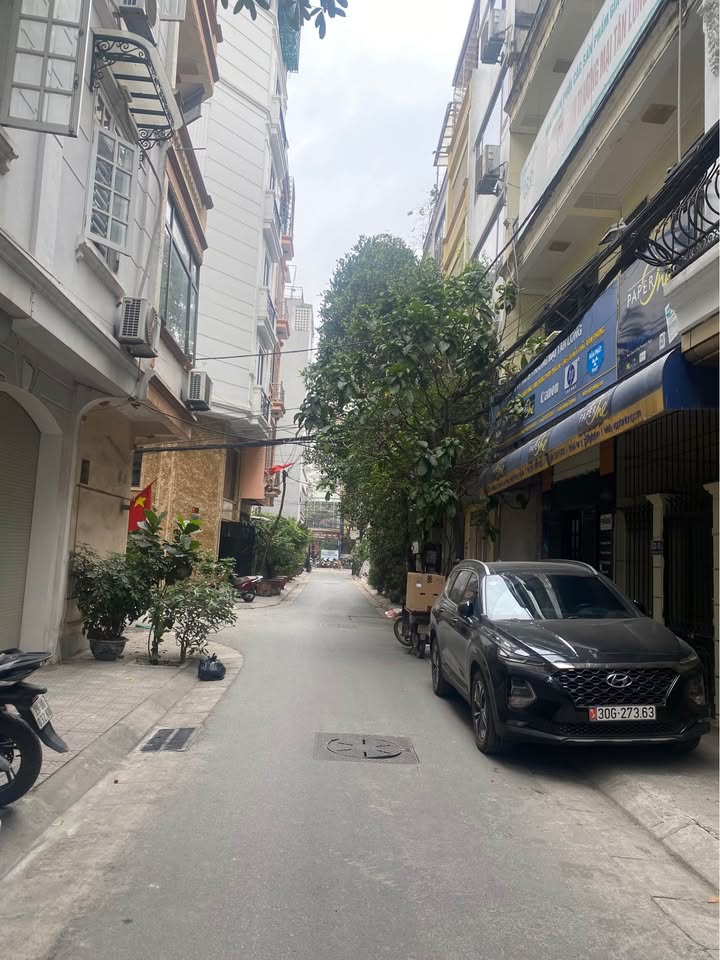 Nhà Phố Yên Lạc, Quận Hai Bà Trưng 36m² giá thỏa thuận - Ô tô vào nhà, kinh doanh sầm uất!