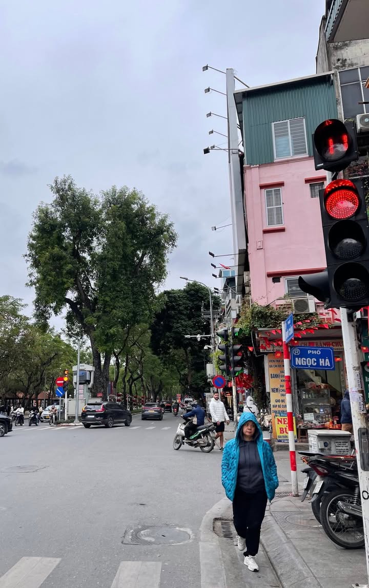 Nhà phố Giang Văn Minh, Ba Đình 41m² giá 12.9 tỷ - Nội thất đẹp, ở ngay!